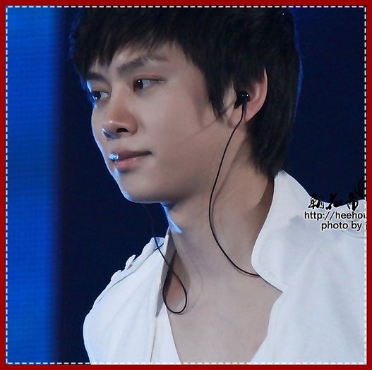 # Bluza?Mai bine spus..bluzele..:)) Mda,pastreaza-le :)) {se aseaza in fata Hwei} - l - x - Episodul 38 - x - l