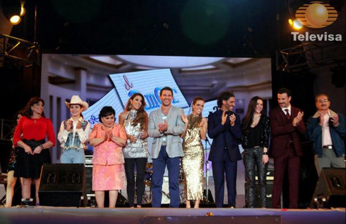 253155_10151073026948683_10992704_n