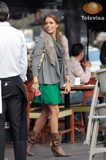 560018_10151279436623683_1581622700_n