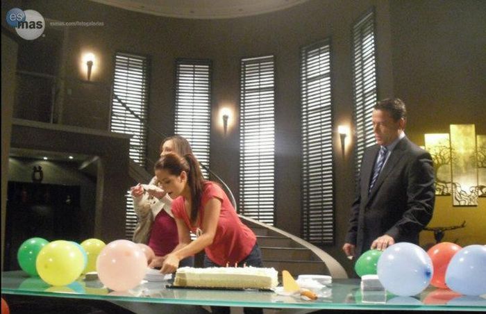 300788_10150317788693683_614422245_n