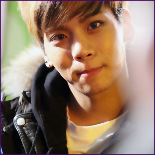 - Ahh,ce m-as razbuna si euu..:)) Dar nu sunt Onew..:-" :)){ii da o plasuta;hug}.