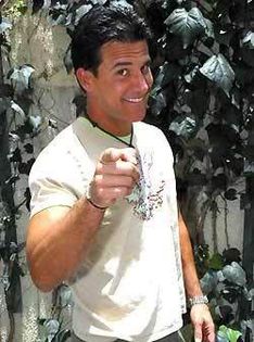 2l8uces - Jorge Aravena