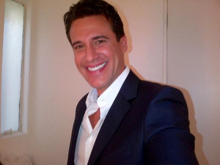 395514_227102914036769_242664600_n