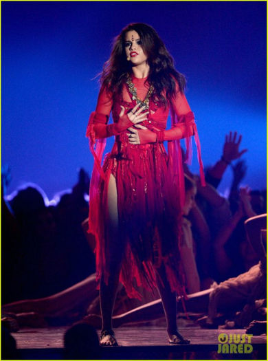 549066_582512191773681_1906438985_n