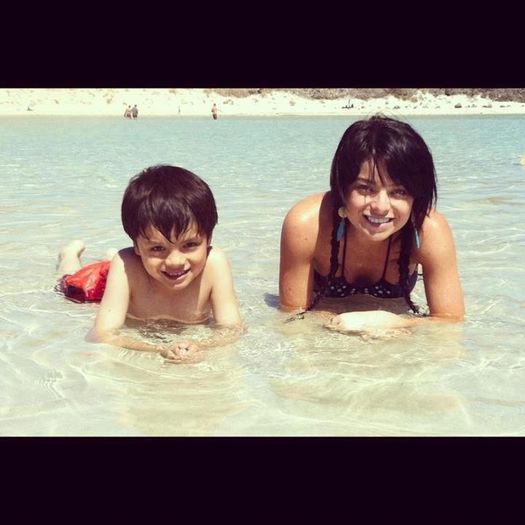 559926_215747665237879_820609621_n