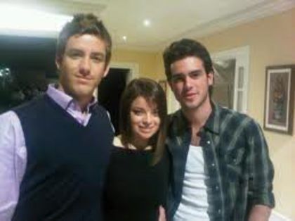 183923_170039396400427_2505676_n