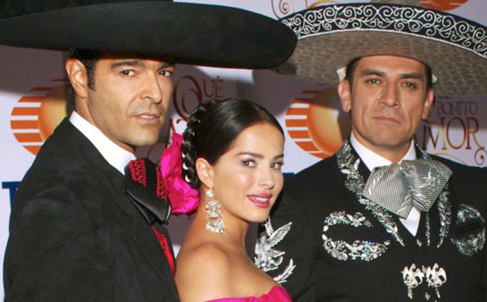 Elenco-de-Que-Bonito-Amor-presentan-en-la-Plaza-Garibaldi - Que bonito amor