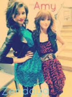 87005464_JTARLJN3 - poze cu bella thorne si zendaya coleman