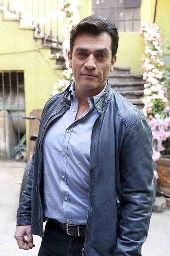 19602_538318629523115_982931401_n