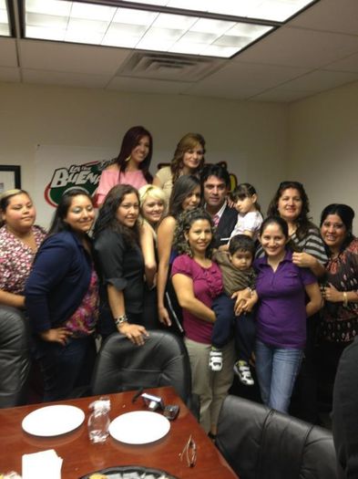 156587_390811344273845_1540523090_n