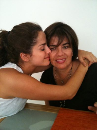 65883_488633629695_7397982_n - Danna Garcia