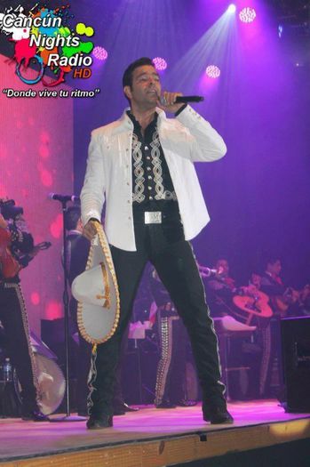 216684_505995152790394_1448002273_n