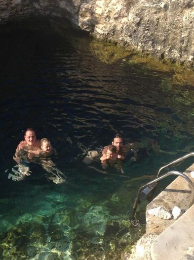 64476_504427999613776_262075783_n