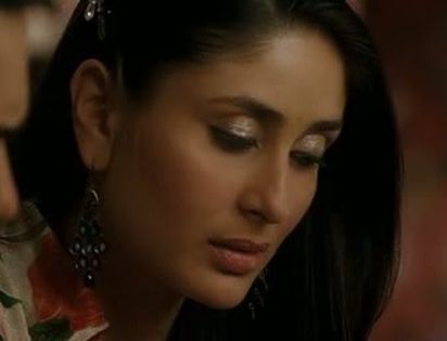 VLCsnap-00045 - Kareena Kapoor 2