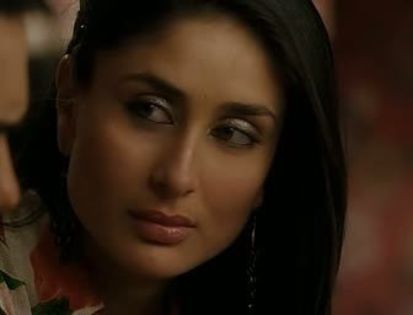 VLCsnap-00047 - Kareena Kapoor 2