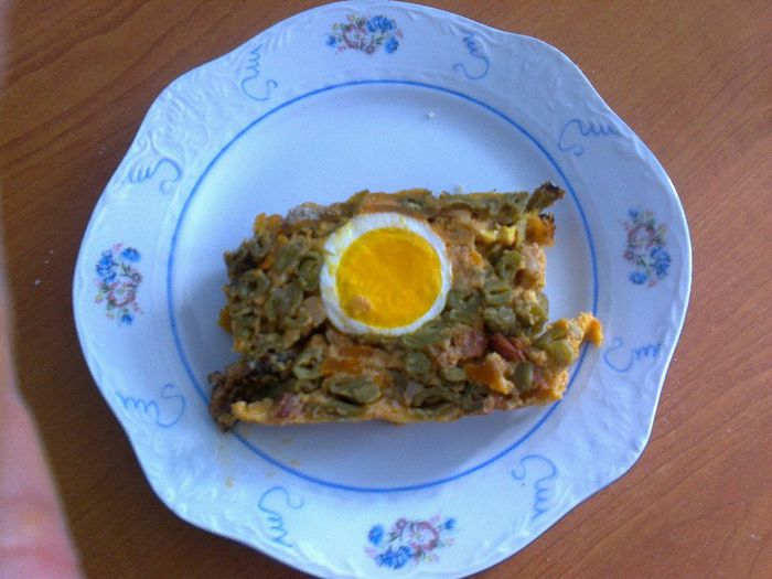 Budinca de fasole verde cu umplutura de ou