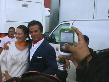 524537_516242965056665_933875918_n