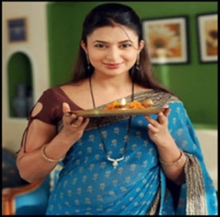 81710653_PJXXWMS3 - divyanka tripathi divya de la a ta pt totdeauna