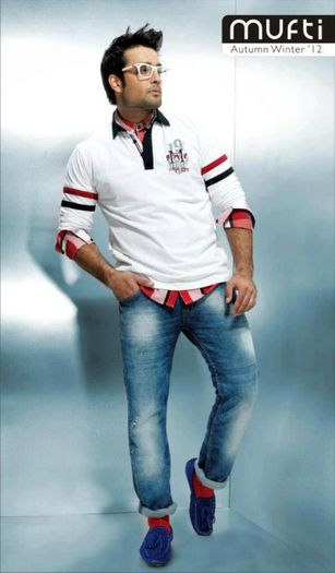 557842_497326660291049_931194354_n - Vivian Dsena