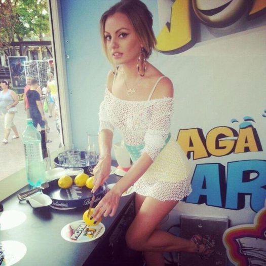 418939_453599298003982_265543940_n - Alexandra Stan