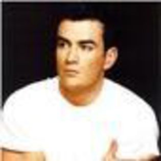 david-zepeda-143597l-thumbnail_gallery - David Zepeda