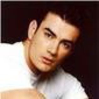 david-zepeda-303119l-thumbnail_gallery