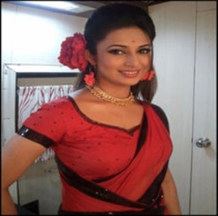 84652903_XYVOROV - divyanka tripathi divya de la a ta pt totdeauna