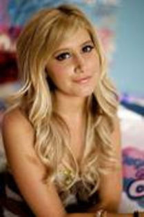 XPBLCNTOTDQKXWSCWSN - poze ashley tisdale