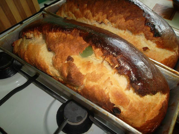 Cozonac gustos cu stafide si rahat