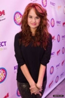 61799822_QBSISVJ3 - poze cu debby ryan