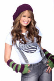 61805483_MWHDGRB2 - poze cu debby ryan