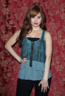 61801693_AMOBTNH2 - poze cu debby ryan