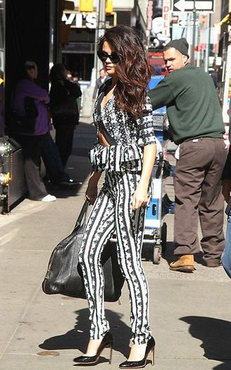 2 - Arriving at Good Morning America---26 April 2013