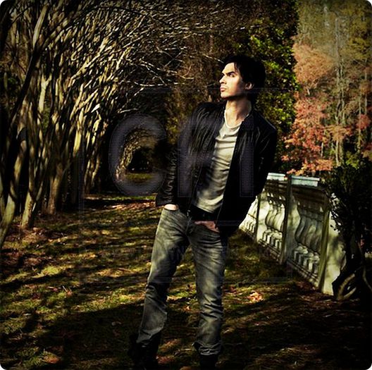 » damon™; casa bantuita....[prin spatele casei] - Episode - 08
