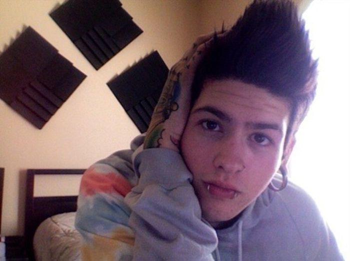 boy-cute-ear-stretches-hair-piercings-t-mills-Favim.com-72885 (1) - Mai multe