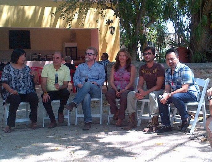 525251_566798666687824_133391183_n