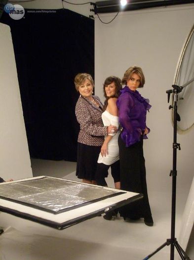 293129_147936108628555_3168976_n