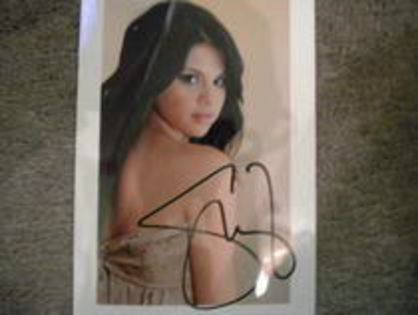 27734467_FUKZXKFFN - autograf selena gomez