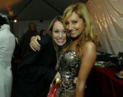 MZNYXFMUJCNDKYSWCBR - poze cu ashley tisdale