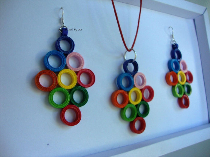 set ,,CURCUBEU= 18 = disponibil - 6 bijuterii quilling