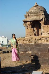 86148582 - SaraswatiChandra Off screen pictures