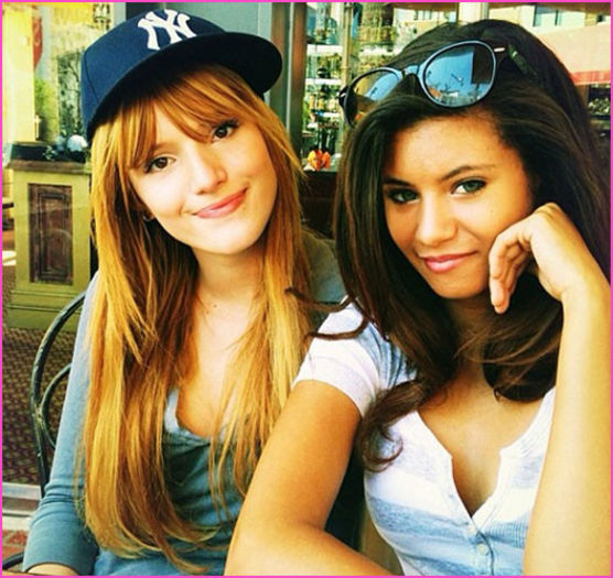 Bella-Thorne-Yankees - poze cu bella thorne