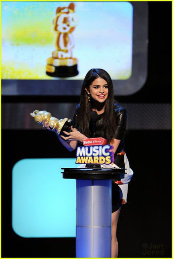 15 - Radio Disney Music Awards---27 April 2013