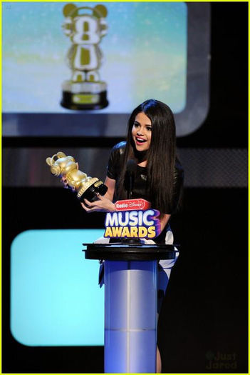 18 - Radio Disney Music Awards---27 April 2013
