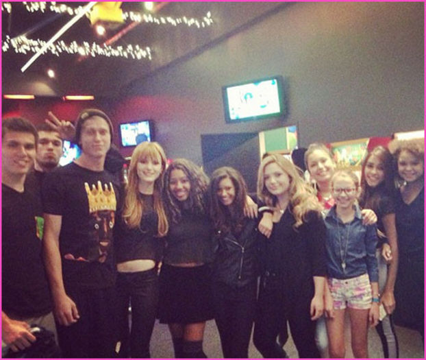 Bella-Thorne-Laser-Tag - poze cu bella thorne