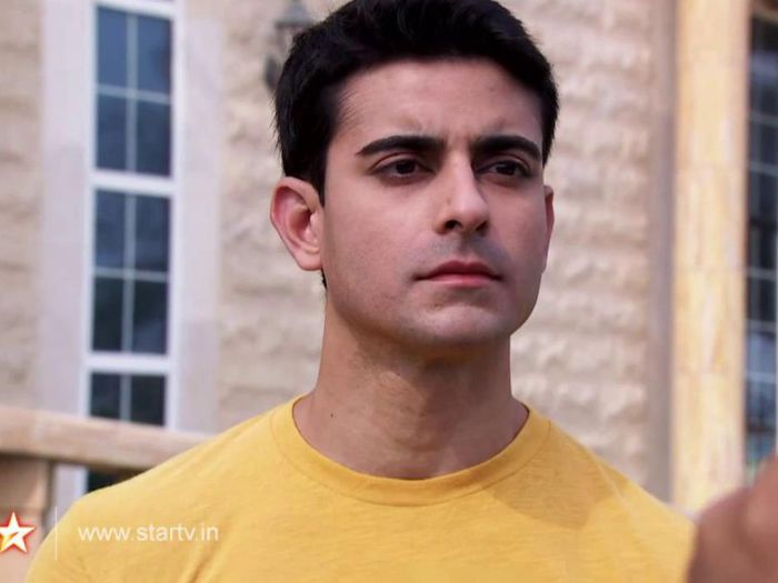 Saras-gautam-rode-33752170-1024-768