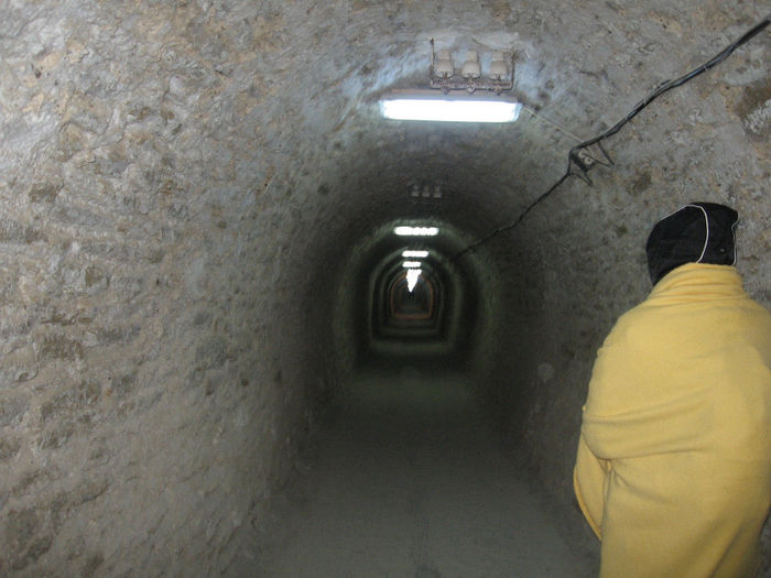 salina 071; tunelul mic, cu tavanul arcuit, pastraza urmele sinelor de vagonete
