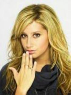 GXHQYAYDJHWGZHQQGAK - poze cu ashley tisdale