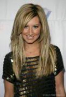 VEBTLLGOAKKXMKUYAVE - poze cu ashley tisdale