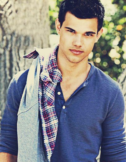 taylor-lautner-1343205842; Taylor Lautner.%u266B
